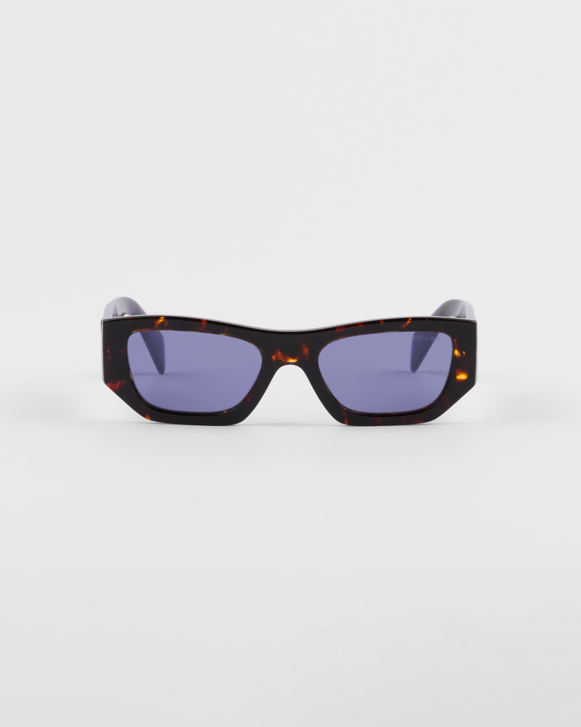 [빠른배송] 프라다 Prada 로고가 새겨진 선글라스